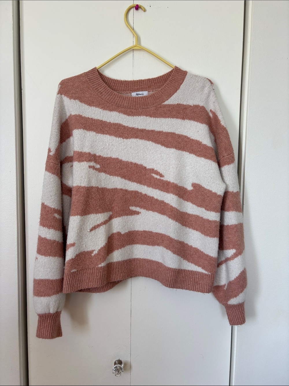 🎉4/30$🎉 Reitmans Peachy Rose & Cream Striped Crewneck Sweater